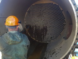 Cleaning of heat exchange equipment with a high-pressure hydraulic unit. Washing the shell and tube heat exchanger
