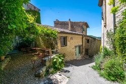 Saignon, hilltop village of the Luberon in the Vaucluse, Provence-Alpes-Côte-d'Azur, France.
