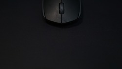the mouse black on black background, and the color button mouse is black