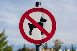 Sign: no dogs allowed, dogs prohibited