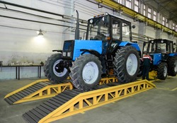 tractor Assembly on the conveyor, engine, spare parts