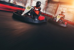 Go kart speed rive indor race opposition race