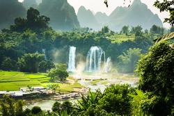 Ban Gioc Detian Falls with unique natural beauty on the border between China and Vietnam