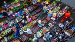 Famous floating market in Thailand, Damnoen Saduak floating market, Farmer go to sell organic products, fruits, vegetables and Thai cuisine, Tourists visiting by boat, Ratchaburi, Thailand.