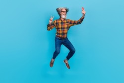 Photo of cute man pensioner dressed checkered shirt glasses jumping v-sign selfie modern gadget isolated blue color background
