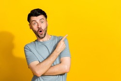 Photo of astonished confused man wear stylish outfit arm direct empty space low price quality clothes isolated on yellow color background