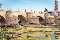 Roman stone bridge over the ebro river in zaragoza, Spain