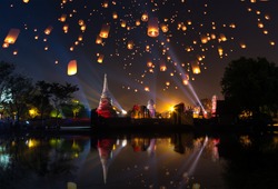 Ayutthaya travel Floating Lantern  Loy Krathong Yi Peng Lanna temple festival fair world heritage site Wat Mahathat in Thailand
