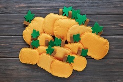 Step-by-step instructions for decorative crafts pumpkin made of felt for Halloween.