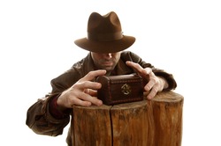 Adventurer is stealing treasure chest