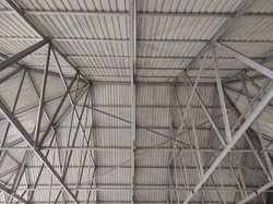 Construction of a big building whose roof frame is made of light steel construction