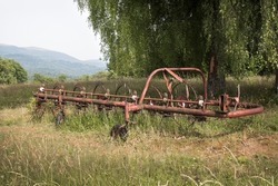 A tedder, hay tedder, used for haymaking. An old hay machine, also called a spider, was used to move the hay so that it could dry better. Ancient agricultural machine, an agricultural monument