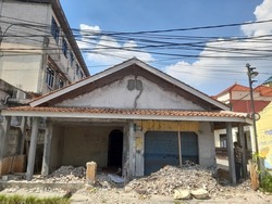 a house that is being renovated in the village area. abandoned building background concept, district, architecture, construction, urban, city, material, work, worker, earthquake
