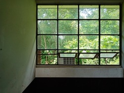 Glass windows in old buildings have air conditioner components. 