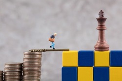 Miniaturized Creative Money Ladder Pursuit of Interest