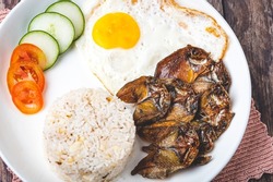 Danggitsilog- is a famous Pinoy breakfast combination of fried Danggit (dried fish), egg, and garlic rice.