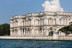 Istambul - DolmabahÃ?Â?Ã?Â§e Palace as seen from the Bosphorus
