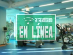 in Spanish sign online workout, due to the closure of the hall during the lockdown. empty Modern gym interior with equipment