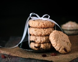 chocs oats  Cookies with dark  theme background 