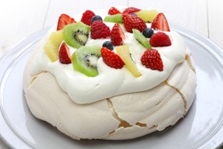 pavlova, meringue cake, New Zealand Australian dessert