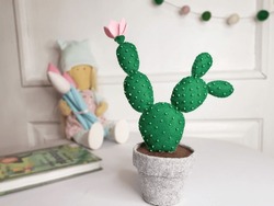 Southwest Cactus Decor, Succulent Gift, Plant Mom, Felt green cactus with beads in a pot, handmade room decoration