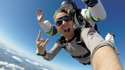 Selfie skydiving tandem