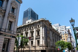The sight of Museum of History on an old avenue,This retro building designed in the Neo-Baroque style is located on Bashamichi Street in Yokohama, is now an important cultural asset of Japan.