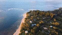 Ha'ena Beach, Kauai: Bask in the golden hour's warm embrace, as the sun casts a radiant glow over the pristine shoreline, creating a picture-perfect moment. 🌅🏖️ #HaenaBeach #Kauai #GoldenHour