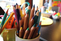 Assortment of colored pencils/Colored Drawing Pencils/Colored drawing pencils in a variety of colors 