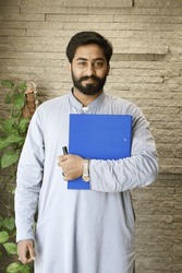 Pakistani government teacher, Pakistani teacher wearing shalwar kameez 