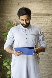 Pakistani government teacher, Pakistani teacher wearing shalwar kameez 