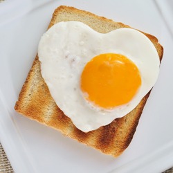 toast with a heart-shaped fried egg