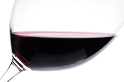 Close-up in the backlight of a wine glass with red wine