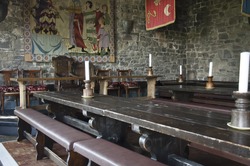 traditional medieval irish english dinner banquet in bunratty castle