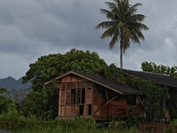 A view of an abandon old house with background of gloomy sky