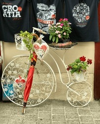 A bicycle decorated with baskets of beautiful floral