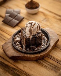 Hot Sizzling Brownie with Vanilla Ice Cream
