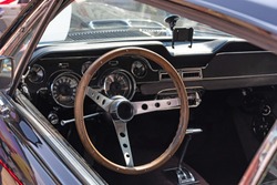 Steering wheel interior with chrome in a black retro car