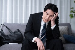 A Japanese male salaryman who is tired of working overtime and coming home late and is thinking about changing jobs.