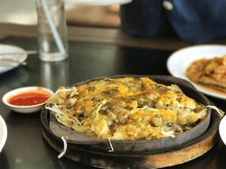 Sizzling Oyster Omelette is popular menu in seafood restaurants This recipe is served in a hot pan to help maintain the heat of the dough.
