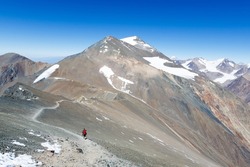 Mountain climber on the way to the summit of cerro El Plata (6000 meters), Vallecitos, Mendoza.