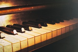 Old piano keyboard