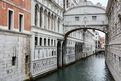 View of the Bridge of Sighs, the bridge that connects the New Prison (Prigioni Nuove) to the interrogation rooms in the Doge's Palace in Venice, Italy.