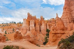 Hiking in the beautiful Queens Garden Trail of Bryce Canyon National Park at Utah