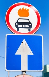 Road signs. Movement of vehicles with explosive and highly flammable cargo is prohibited, one way street