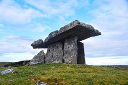 Poulnabrone Dolmen, Neolithic portal tomb, the Burren, Ireland