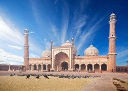 The spectacular architecture of the Great Friday Mosque (Jami Masjid) in Delhi, the most important mosque in India.