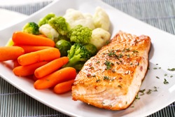 Salmon fillet with mixed vegetables