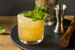 Boozy Refreshing Whiskey Smash with Lemon and Mint
