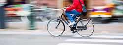 picture of a bicycle rider in the city in motion blur